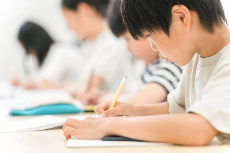 小学生はいつから塾に通わせるのがベスト?目的別に最適な入塾時期を解説します