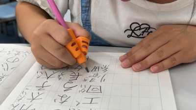 ▲無理なく矯正器具を使うことで「書きやすくなった！」嬉しい声です！