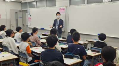 ▲クラス合同の月初集会で学年の意識統一を図ります！